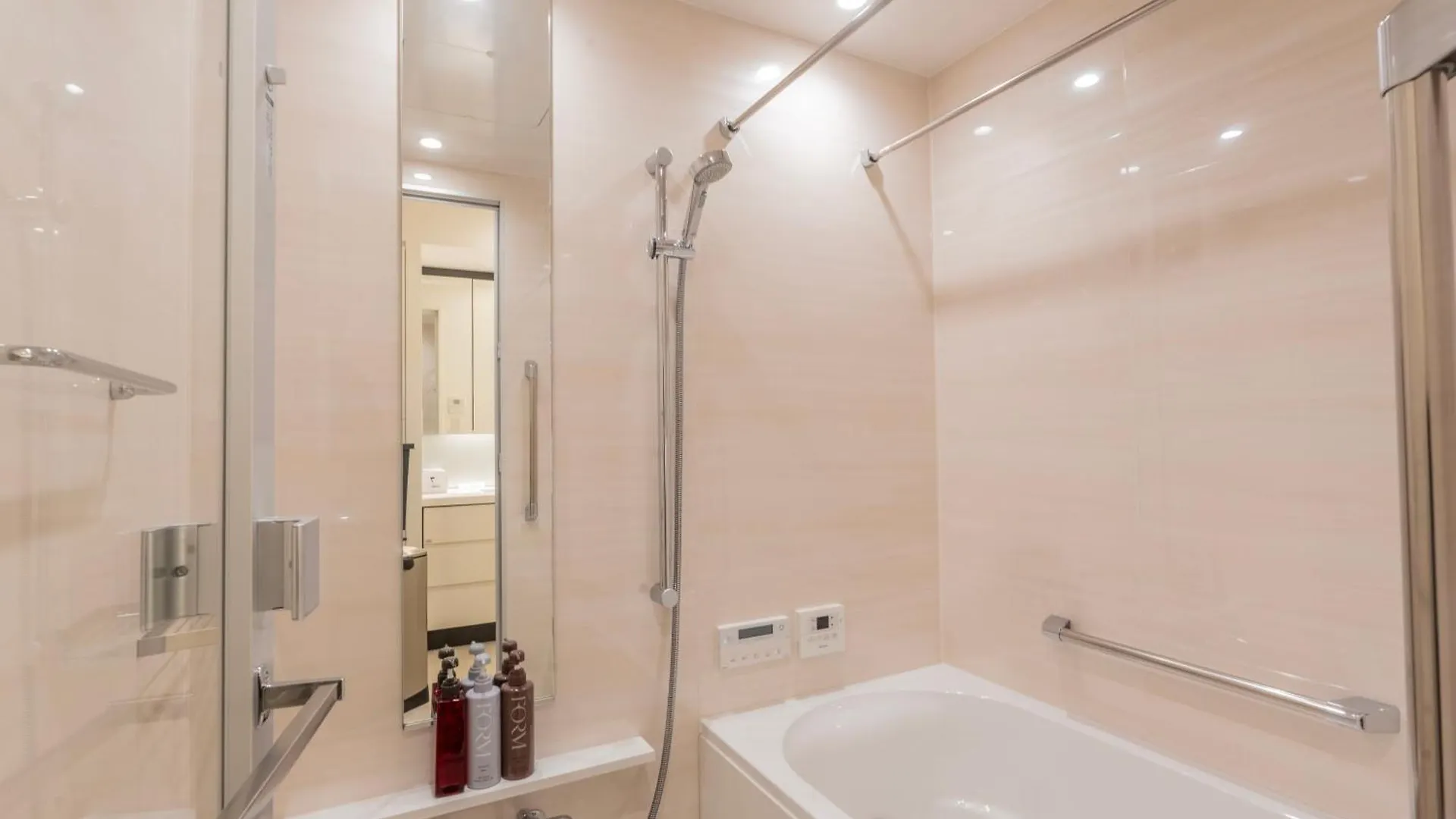 Tokyo Bay Port Area, High-Rise Luxury Apartment With View, 2 Minutes To Takeshiba Station